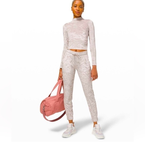 lululemon athletica Pants - Lululemon🍋 Athletica Ready To Crush Velvet  Joggers High-Waisted Size 8